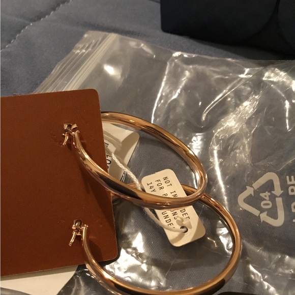 NWOT Toscana Italian 18k Gold Plated Large Hoop Earrings In Box - Picture 3 of 9